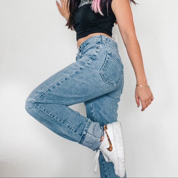 Vintage Mom Jeans - Picture 4 of 5